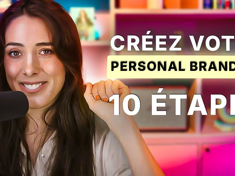 Entrepreneur organisant sa stratégie de marque personnelle et ses contenus