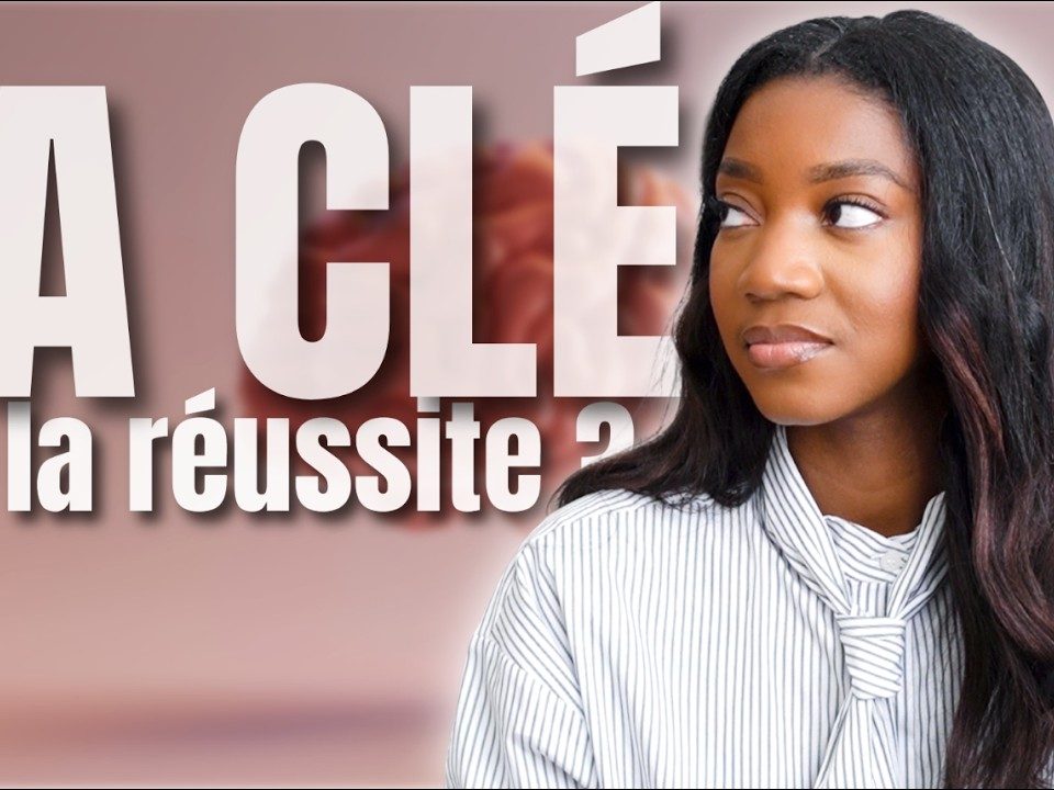 Personne travaillant au développement de ses compétences pour créer de nouvelles sources de revenus